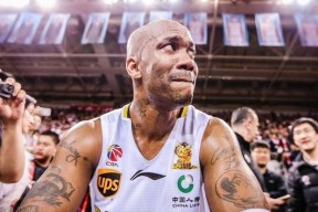 爱游戏官网-巴萨刷新世界纪录，马龙教练激动落泪！(巴萨刷新世界纪录,马龙教练激动落泪视频)