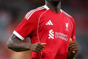 转折点利物浦防线松动；西甲清晨攻防权衡；赛场秩序良好；球队文化再被提及的简单介绍